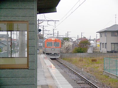 �k�ԉw�ɓ������镁�ʗ��