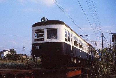 �w�t�߂𑖂�d��