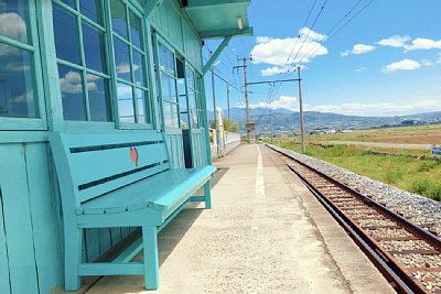 ホームにベンチが