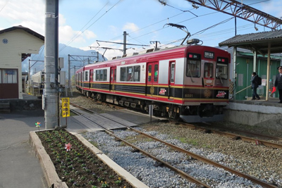 左側の建物は西丸子線時代のものです