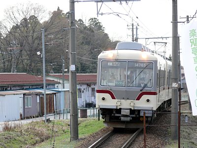 長屋駅に到着する14760系普通電車