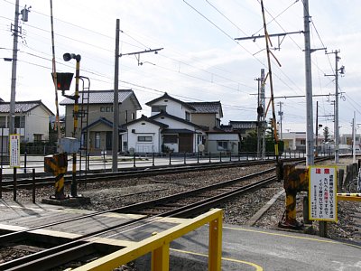 �\������