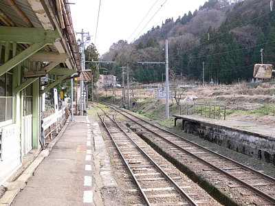 内山駅ホーム