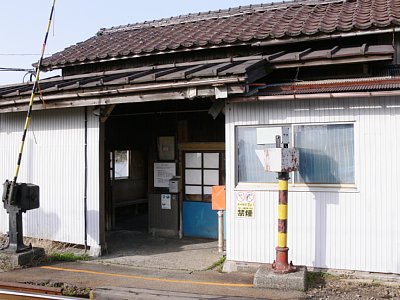 �\������