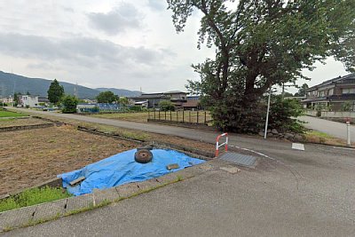 桜の木がある場所が駅跡です