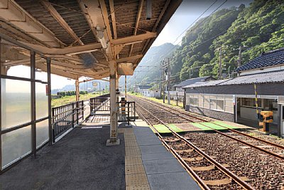 �\������