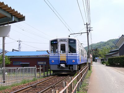 ���u��w�𔭎Ԃ���MC6103�d��