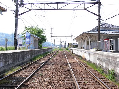 ���Ύ��z�[���ƃV�F���^�[