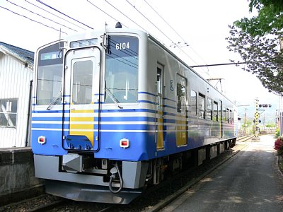 �䓇�w�ɒ�Ԃ���MC6104�d��