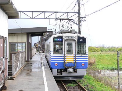 ���p�w�ɒ�Ԃ���6100�`�d��