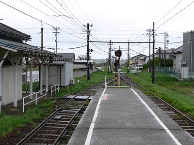 �z�[���Ɖw�ɂ͍\�����؂œn��܂�