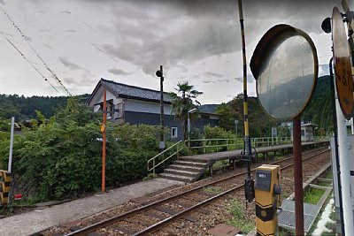 �z�[���ɏオ��̂ɊK�i�͂������