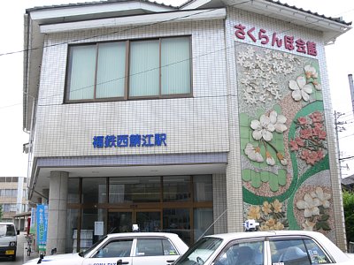 �w�ɂ͂Q�K���Ăł����w�{�݂͂P�K�ɂ���܂�