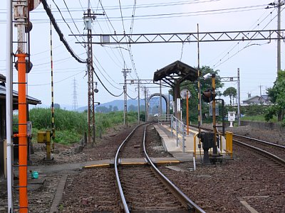 構内踏切と島式ホーム