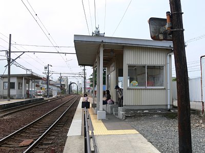 �e�z�[���ɑҍ�������