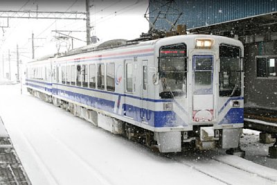HK100形が停車しました