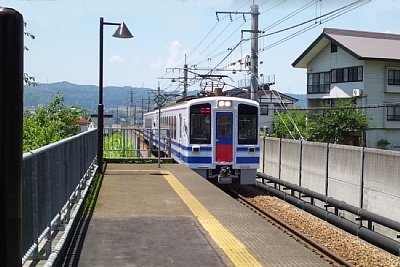 HK100型普通列車
