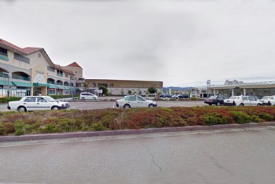 �w�O�ɂ̓A���v���U