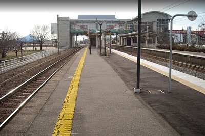 ����}�ԉw�z�[��