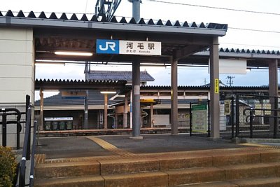 西側下りホーム入り口