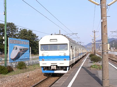 �z���{��w�𔭎Ԃ��镁�ʗ��