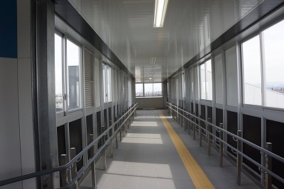 跨線橋兼東西自由通路
