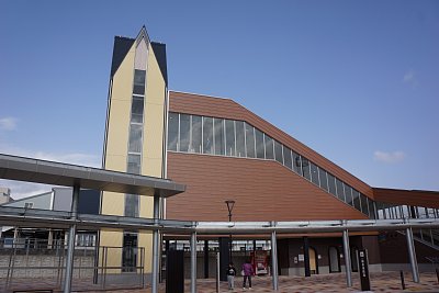 石動駅新駅舎(南口)