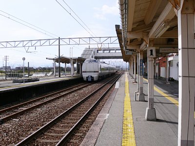 �����z�[���Ƃ͌א����ŘA�����Ă��܂�