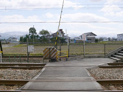 �\������