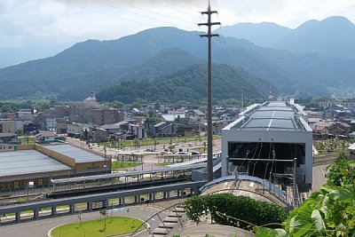 �V�����z�[���ƔюR���z�[��