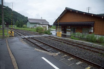島式ホームと構内踏切