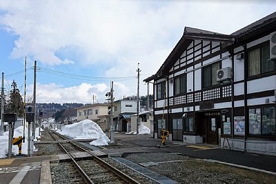 �\������