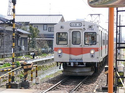 �]�J�w�ɓ�������7000�n�d��