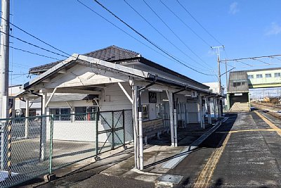 駅舎とホーム