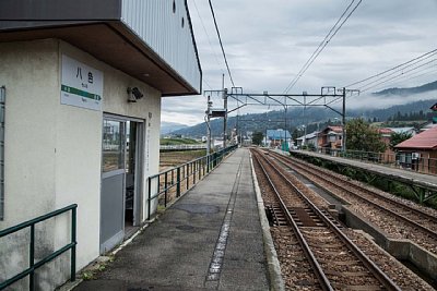 �z�[���Ƒҍ���