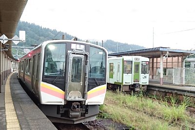 E129�n�d�ԂƃL�n110�n�C����