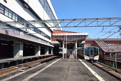 �ݗ����z�[��