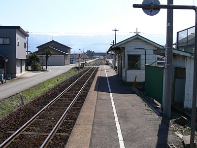 越中山田駅ホーム