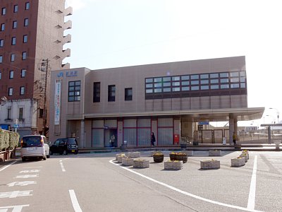 砺波駅前