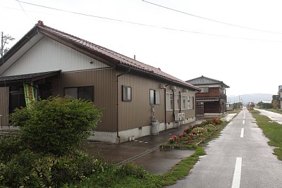 現在の公民館が駅舎のあった場所です