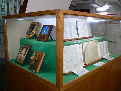 灯台表と記念盾