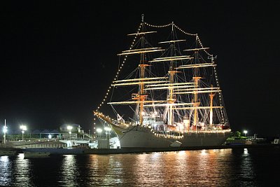 初代海王丸のイルミネーション