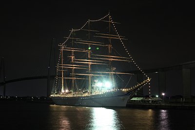 二代目海王丸のイルミネーション