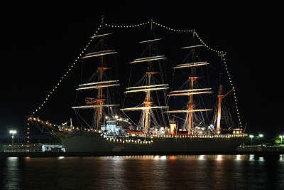 初代海王丸のイルミネーション