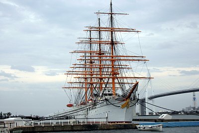 海王丸を正面から