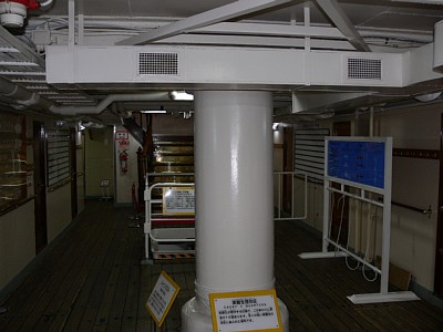 実習生居住区とメインマスト