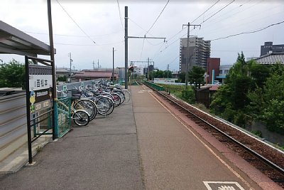 ホームにまで自転車が