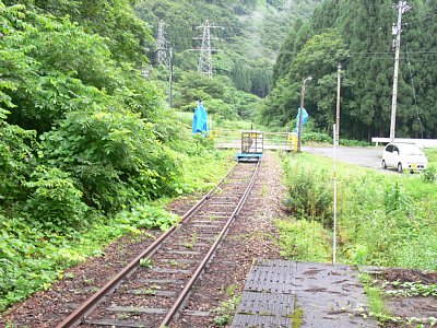 漆山駅ホームから上り方面を見る