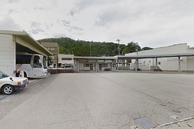 山中駅跡にはバスターミナルがあります