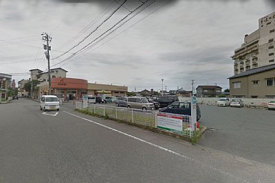 向こうに見えるのはACOOPですね